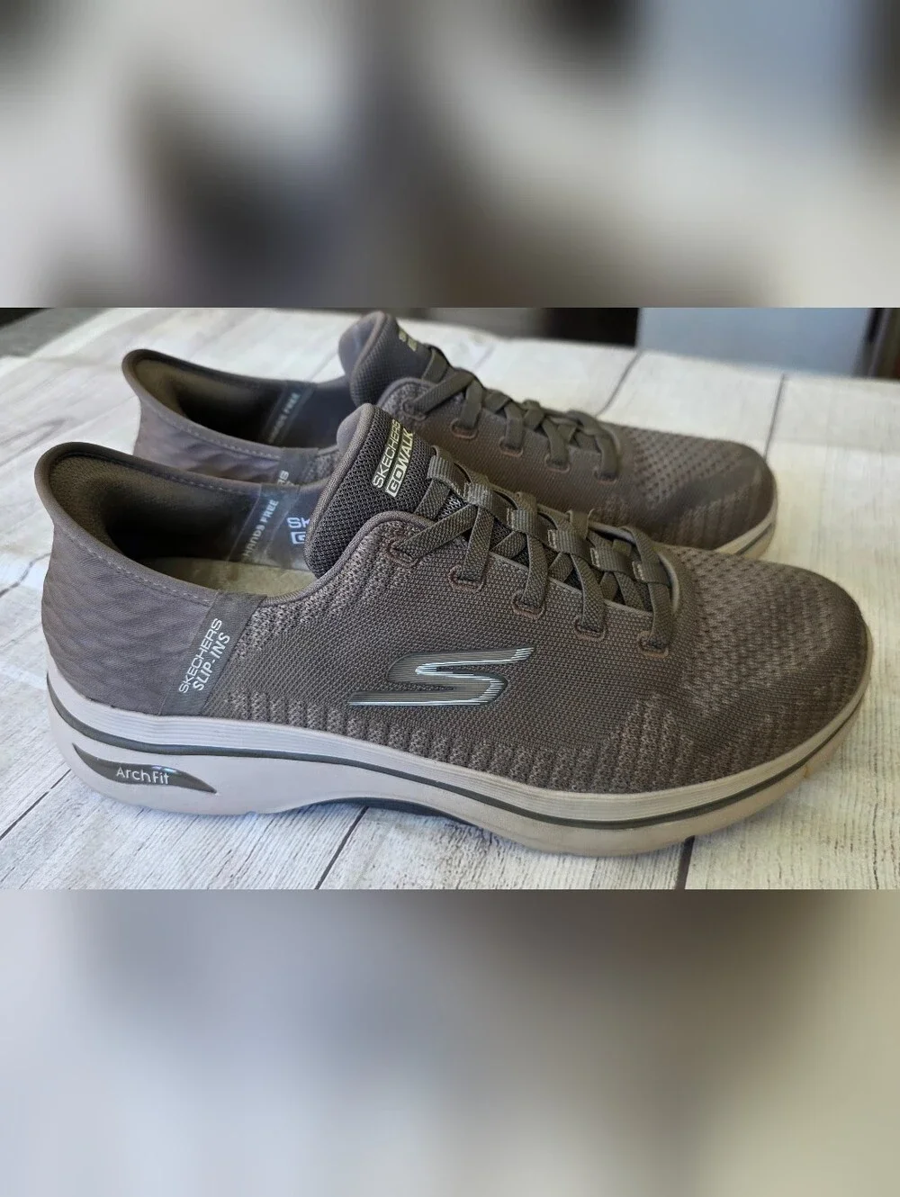 Skechers Men Size 11.5 Go Walk Slip In Arch Fit Extra Wide Taupe Comfort Sneaker